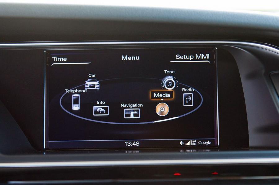 Детали интерьера Audi RS4 Avant (B8, 8K) 2012 года  (WW) (фото 45 из 114)